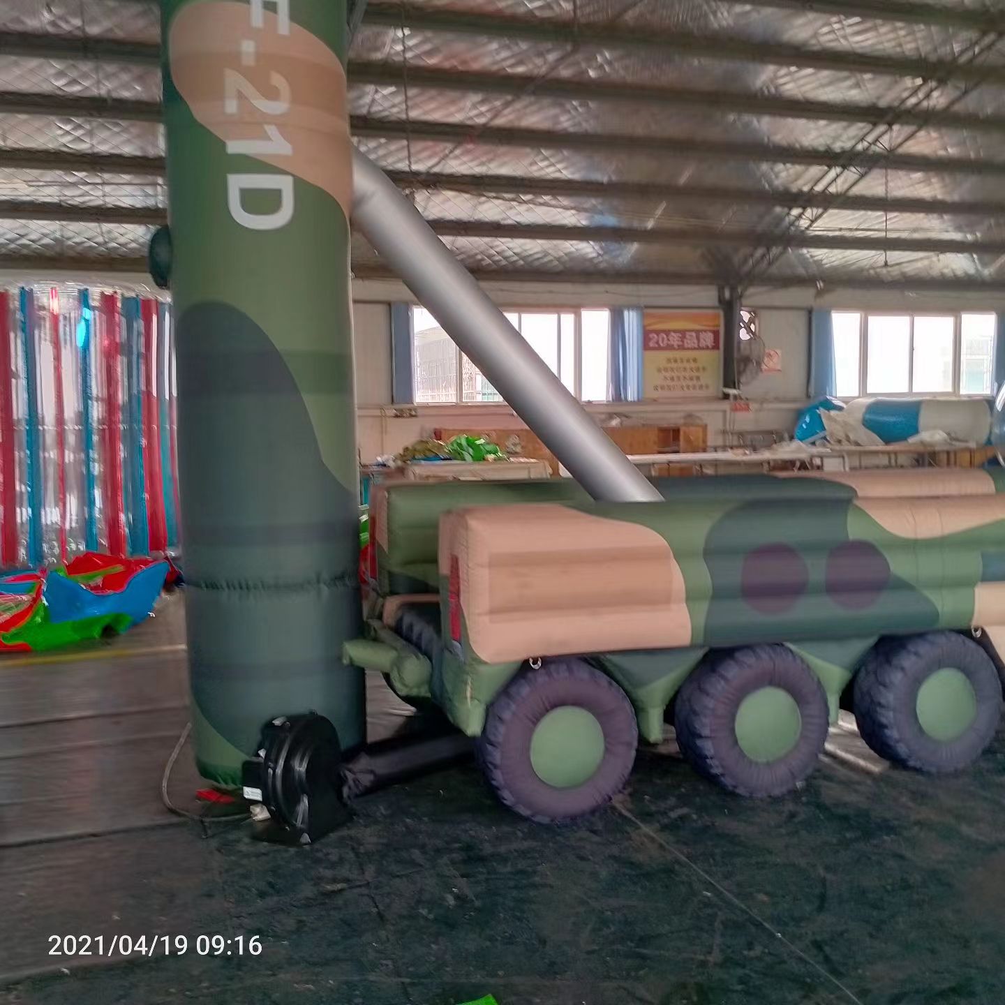 白山军事演习中的充气目标车辆：模拟发射车雷达车坦克飞机